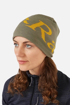 logo_beanie_lightkhaki_sahara_qab_39_lsa_model_front_01