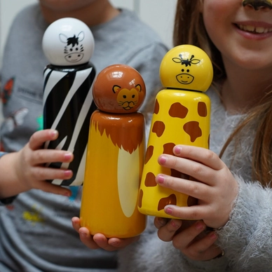 4---7365_Skittle-Bottle-Mini_Giraffe_Lifestyle-5-scaled-e1679067805659
