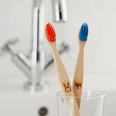 3---fox-green-kids-wooden-toothbrush-ecoliving(1)