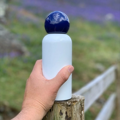 8---7465-Skittle-Bottle-Lite-White-Indigo-Lifestyle-01-LoRes-e1681468658716