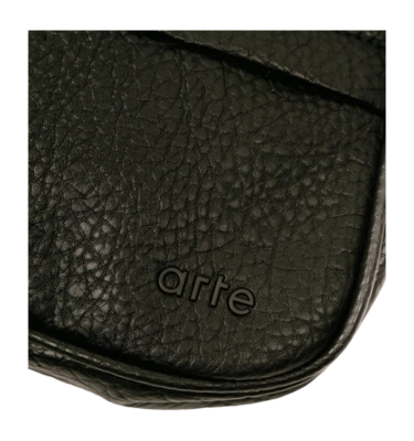 2---arte-antwerp-texture-leather-bag-zwart