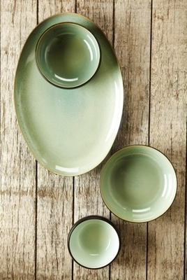 Pascale_Naessens_oval_serving_dish_light_green_B1013060_Bohero