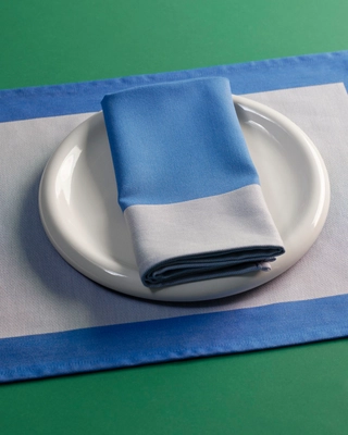 5---Ram Placemat blue_Barro Plate 18 set of 2 off-white_Ram Napkin blue