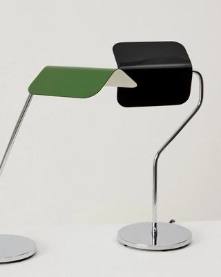 2---hay-apex-table-lamp-iron-black-31229
