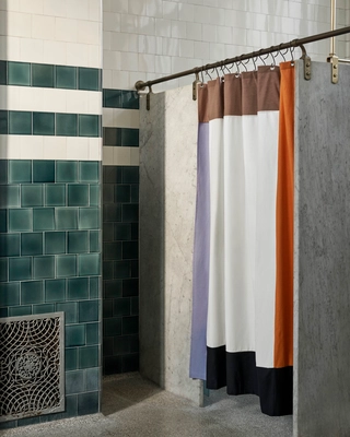 2---Pivot Shower Curtain cream