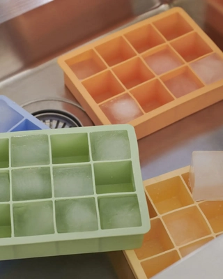 hay-ice-cube-tray-square-x-large-mint-green-31604_1920x1920