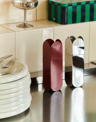 4---Italian Ice Cup_Tin Container S green and dark blue_Barro Plate dia18 set of 2 off-white_Arcs Salt and Pepper Grinder burgundy_mirror