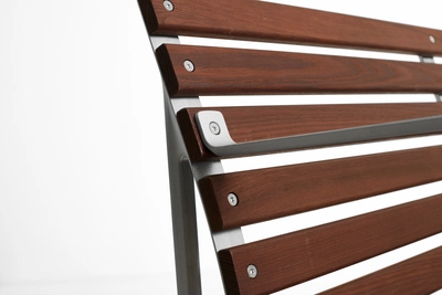 3---AE460-E227_Traverse Dining Bench w. arm heat treated oiled ash_detail 02