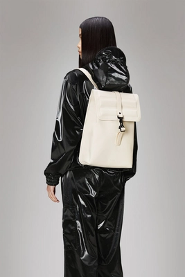3---Shield_Rucksack-Backpacks-14940-26_Dune-13