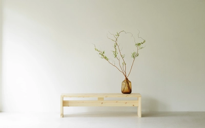 5---2023_Stretch_Bench_160cm_Pine_Step_Vase_H31cm_Brown