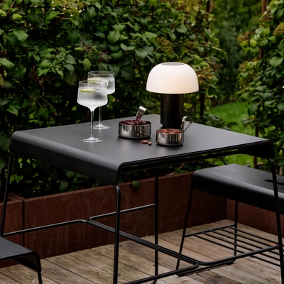 2---Zone-Denmark-A-Cafe-Outdoor-Tisch-schwarz-Ambiente-3 (1)