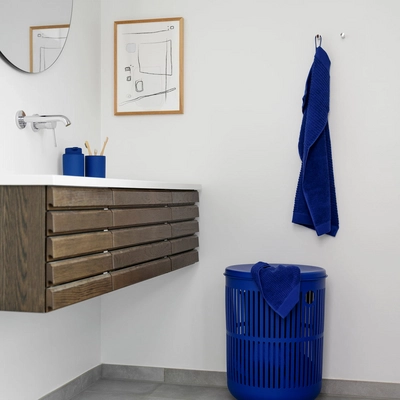 Zone-Denmark-Loop-Magnet-Handtuchhalter-indigo-blue-Ume-Waeschekorb-Bath-Ambiente-1