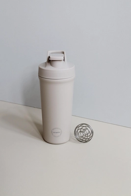 Shaker-Bottle-Cream-Beige-5_1800x (1)