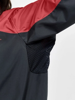 6---1910566-999414_CORE Endur Hydro Jacket W_Closeup6