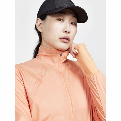6---1911241-716000_ADV Essence Wind Jacket W_Closeup5_Preview