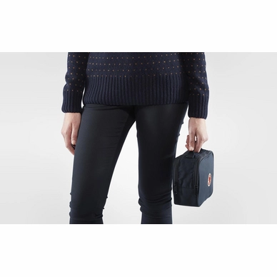 6---F23784_SS19_fvrc_kanken_toiletry_bag_fjaellraeven_21