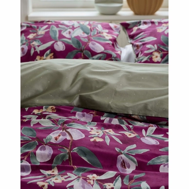 6---Plums_perfect_Duvet_cover_Multi_100055_165_LR_S2_P