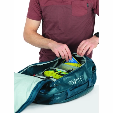 6---Transporter_Duffel40_F21_Detail1_VenturiBlue