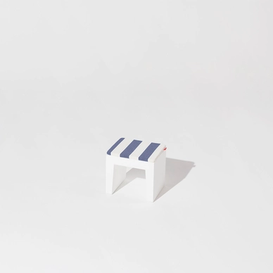 6---masterpiece_0070_22_FATBOY_concrete_seat_pillow_stripe_ocean_blue_02_Masterpiece_104582