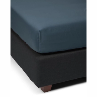 6---satin_stone_blue_fitted_sheet_sfeer_02_lr