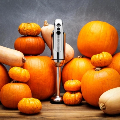 31oktoberHalloweenHandBlenderPumpkins_5def9ae04c2397.88473979