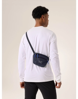 S24-X000006157-Mantis-1-Waistpack-Black-Sapphire-Vitality-Front-View