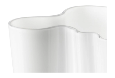 2---1007040_iittalaemea_02_iittala_alvar-aalto-collection-vase-120mm-opal