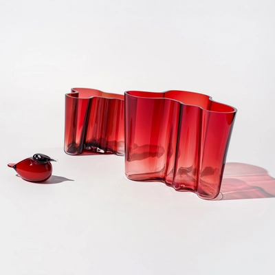 3---1014338_iittalaemea_03_iittala_alvar-aalto-collection-vase-160mm-cranberry