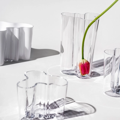 3---1051429_iittalaemea_03_iittala_alvar-aalto-collection-vase-160mm-green