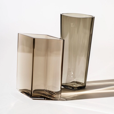 3---1066194_iittalaemea_03_iittala_alvar-aalto-collection-vase-180mm-smoky-grey