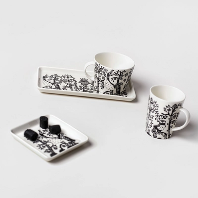 3---1070928_iittalaemea_03_iittala_taika-plate-square-12x12cm-black