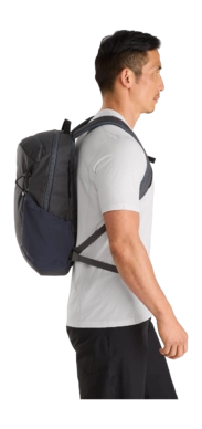 Mantis-16-Backpack-Graphite-Side-View-Right-_no-bg