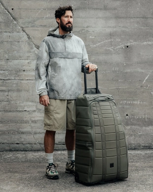 6---Moss_20Green_on_20person__20Hugger_2090L