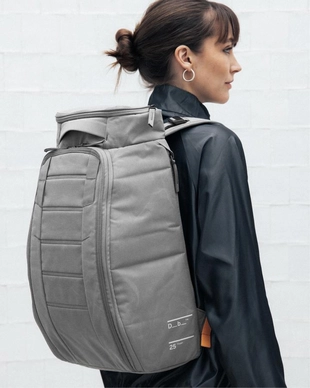 6---Hugger_20Backpack_2025L_20Sand_20Grey-5