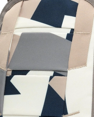 Hugger_20Backpack_2020L_20_20Line_20Cluster-4