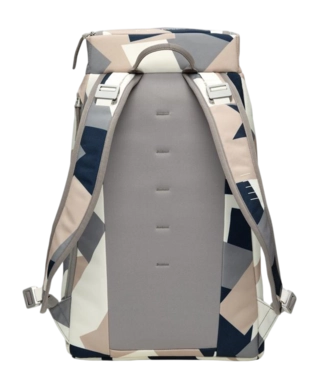 4---Hugger_20Backpack_2030L_20Line_20Cluster02-_no-bg
