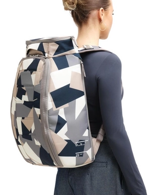 2---Hugger_20Backpack_2025L_20Line_20cluster01