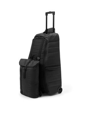 6---Essential_20Backpack_2012L_20Black_20Out07