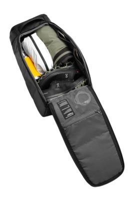 5---Hugger_20Backpack_2020L_20Reflective_20Black-7-_no-bg