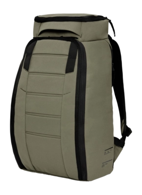 2---hugger_backpack_25l_mashgreen_02-_no-bg