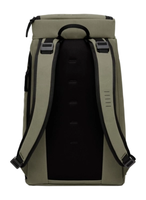 3---hugger_backpack_25l_mashgreen_03-_no-bg