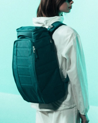 8---Hugger_20Backpack_2025L_20Midnight_20Teal-8