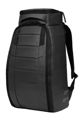 2---hugger_backpack_30l_refl-black_02-_no-bg
