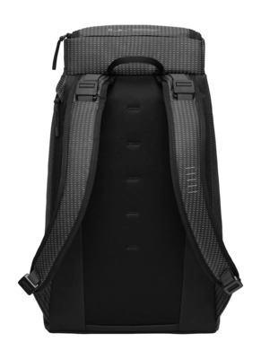 3---hugger_backpack_30l_refl-black_03-_no-bg