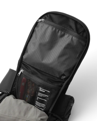 6---Snow_20Pro_20Backpack_2025L_20Black_20Out-6