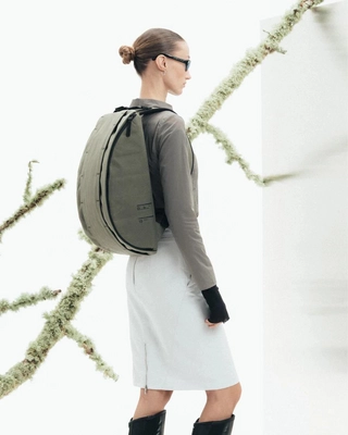 3---Hugger_Base_Backpack_15L_Forest_Green_2