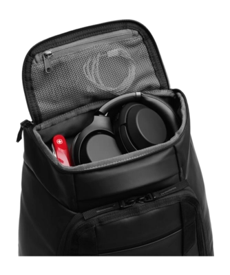 4---Hugger_Backpack_30L_Forest_Green_8