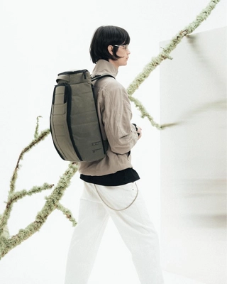 6---Hugger_Backpack_30L_Forest_Green_2