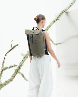 6---Essential_Backpack_12L_Forest_Green_2