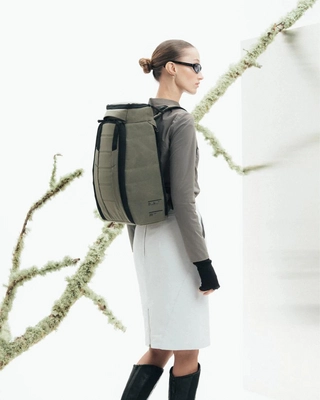 5---Hugger_20L_Forest_Green_2